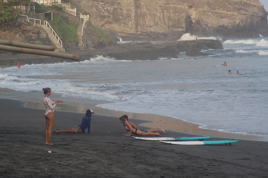 Picture of someone learning surf 2